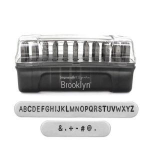 סט חותמות הטבעה אותיות גדולות באנגלית BROOKLYN + צורות 3 מ"מ ( 33 יחידות) במארז פלסטיק